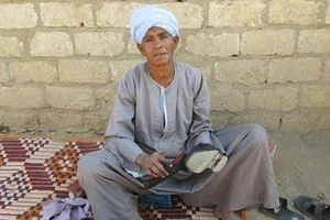 Giả làm đàn ông suốt 43 năm để nuôi sống gia đình