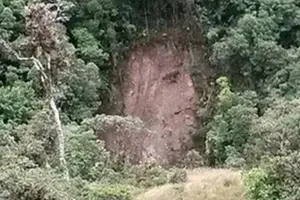 Đất lở tạo hình gương mặt Chúa Giê-su?