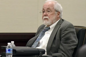 Chồng tự tử ngay tại tòa sau khi bị tuyên án giết vợ