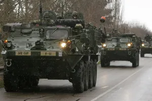 Lính dù Mỹ đến Ukraine giữ lúc căng thẳng leo thang