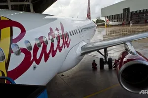 Máy bay Indonesia hạ cánh khẩn cấp vì cảnh báo bom