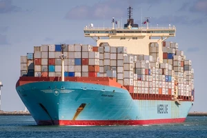 Hai tàu hàng 'khổng lồ' va chạm tại kênh đào Suez