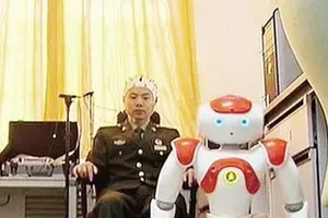 Trung Quốc chế tạo robot được điều khiển bằng não bộ