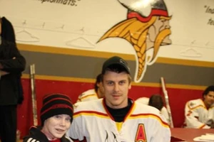 Cậu bé mắc bệnh ‘da cánh bướm’, ước mơ làm phóng viên