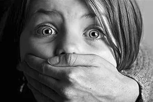 Bé gái 10 tuổi mang thai vì bị cha dượng hãm hiếp