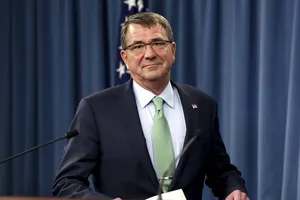 Bộ trưởng Quốc phòng Mỹ yêu cầu dừng xây đắp đảo trên Biển Đông