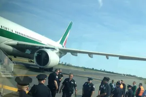 Mỹ sơ tán khẩn cấp máy bay do đe dọa đánh bom