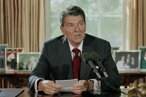 Cựu tổng thống Mỹ Reegan luôn “giấu” súng bên mình