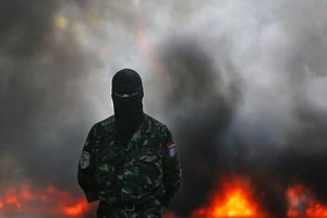 Nhóm ‘diều hâu’ Kiev biểu tình, đòi đánh Đông Ukraine