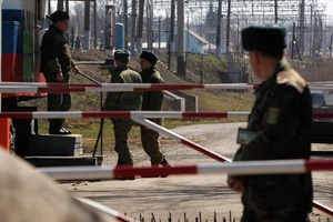 Ukraine bắt xe chở vũ khí, nghi tài xế là sĩ quan Nga