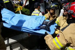 Người biểu tình Hàn Quốc tự thiêu trước đại sứ quán Nhật