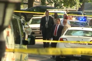 Cha mẹ đi vắng, cậu bé bắn chết trộm