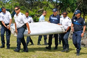 Phát hiện thêm vật thể lớn nghi mảnh vỡ máy bay gần đảo Reunion