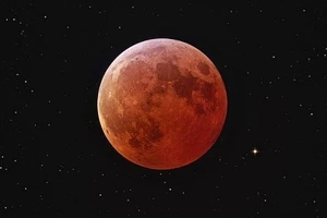 Thế giới chờ đón nguyệt thực 'siêu trăng máu'