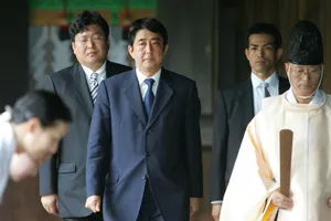 Bộ trưởng Nhật Bản thăm đền Yasukuni gây phẫn nộ