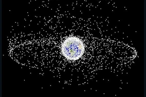 Rác vũ trụ khổng lồ sắp rơi xuống Trái đất