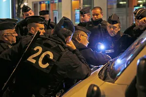 Nã 5.000 viên đạn: Vụ đấu súng diệt khủng bố Paris diễn ra thế nào?