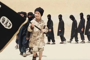 IS tung video ca ngợi trường học cho chiến binh thánh chiến nhí