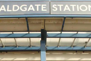 Ga tàu điện ngầm Luân Đôn sơ tán vì báo động an ninh