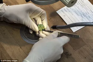 Khai quật kho báu hơn 4.000 đồng tiền cổ tại Thụy Sĩ