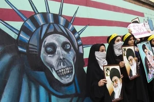 Mỹ bị tố cáo dùng tiền, tình mua chuộc lãnh đạo Iran