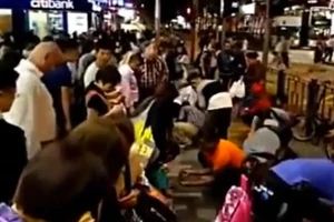 ‘Mưa kim cương’ gây náo loạn đường phố Hong Kong