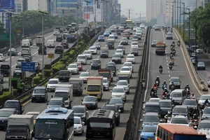 Xe lửa và xe buýt đâm nhau ở Indonesia, 14 người chết