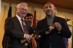 Nga gửi Afghanistan 10.000 khẩu AK-47 ‘làm quà’