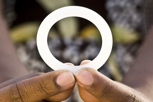 Đột phá về vòng 'khử' lây nhiễm virus HIV cho nữ