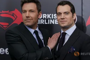 'Batman v Superman' phá vỡ kỷ lục doanh thu với 170,1 triệu USD