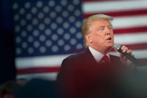 Donald Trump hối hận vì đăng ảnh ‘bêu riếu’ vợ Ted Cruz