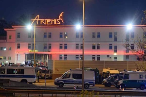 900 nhân viên điều tra Đức đột kích ‘siêu nhà thổ’