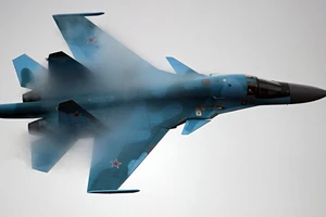 Su-34 ném bom phá băng, 'giải cứu' vùng ngập lụt tại Nga