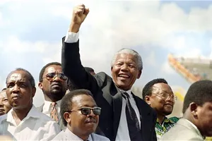 Cựu điệp viên CIA từng mật báo bắt giữ 'huyền thoại' Nelson Mandela