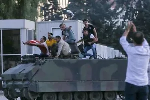 Thổ Nhĩ Kỳ giải thoát tham mưu trưởng, 34 tướng tá bị bắt vì đảo chính