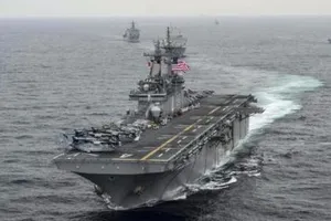 Đến Trung Quốc, tư lệnh Mỹ tuyên bố tiếp tục tuần tra biển Đông