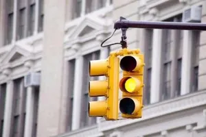 Vượt đèn vàng tại các nước: Nơi phạt nặng tay, nơi cho qua