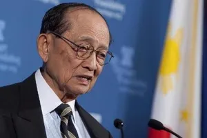 Cựu tổng thống Philippines đến Trung Quốc hàn gắn quan hệ