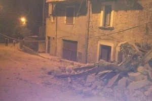 Động đất mạnh ở miền trung Ý, nhà cửa sập đổ