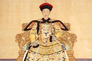 Lừa hàng trăm tỉ đồng nhờ giả mạo vua Càn Long