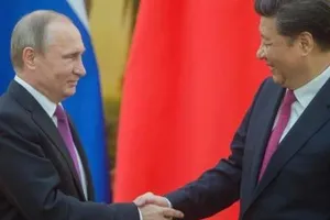 Tổng thống Putin tận tay tặng kem cho ông Tập Cận Bình