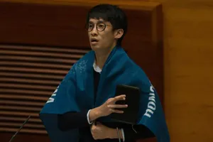 Nghị sĩ Hong Kong náo loạn, phản đối Trung Quốc