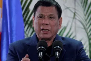Bị dọa kiện ra tòa quốc tế, ông Duterte phản pháo