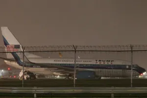 Máy bay ứng viên phó Tổng thống trượt khỏi đường băng