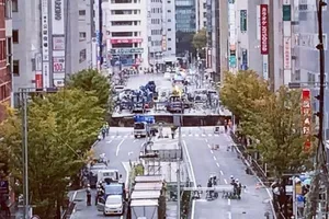 Nhật Bản lấp hố tử thần khổng lồ chỉ trong 48 tiếng