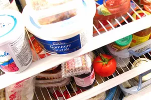 Trường Trung Quốc phát đồ ăn theo cân nặng học sinh