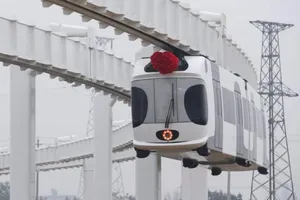 Trung Quốc sắp có tàu lửa 'treo lơ lửng' giữa trời