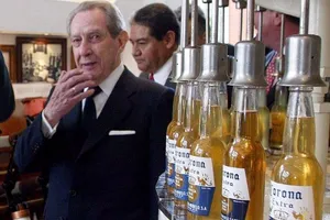 Tỉ phú qua đời, tặng mỗi đồng hương 2,5 triệu USD