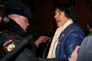 Nhạc sĩ Pháp bị bắt tại Nga vì tống tiền đạo nhạc