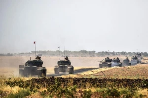 Thổ Nhĩ Kỳ tuyên bố vào Syria là để lật đổ ông Assad